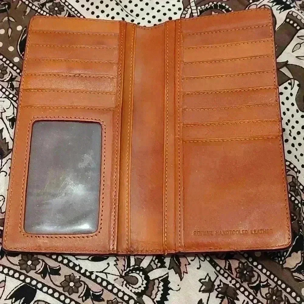 Genuine leather hand tooled Texas star wallet - Picture 3 of 3